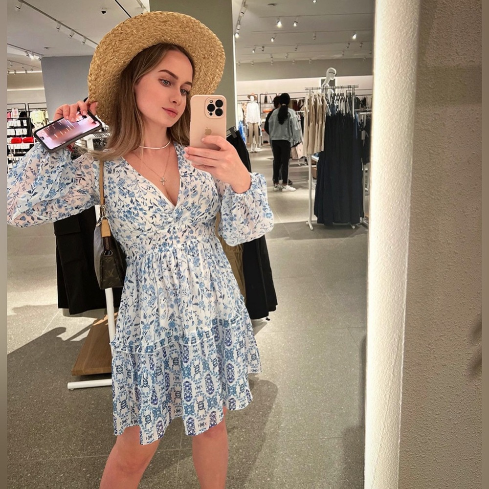 Beautiful dress🩵👌 - Picture 2 of 3